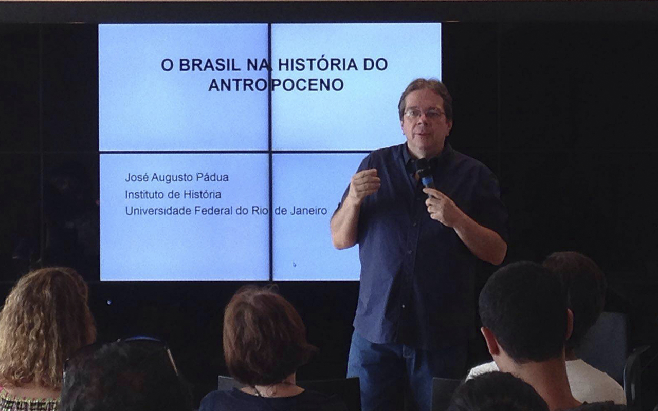 José Augusto Pádua, historiador ambiental, em palestra durante o evento 'A ciência nos bastidores do Museu'