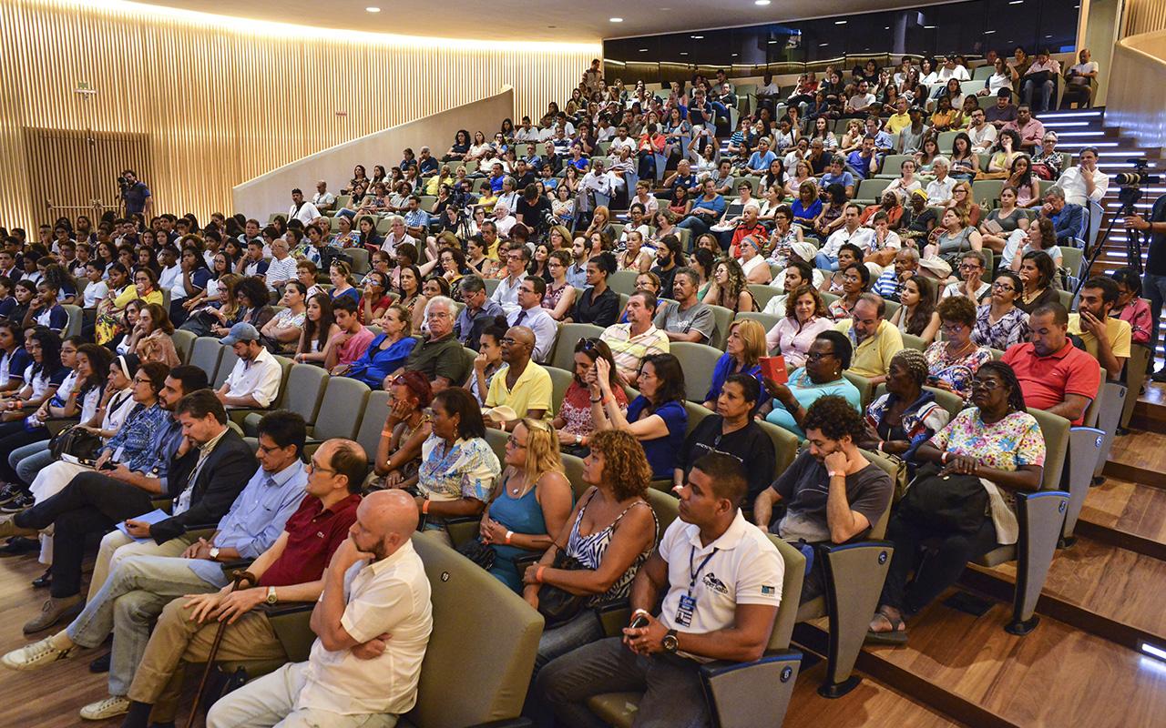 O auditório lotado para a aula inaugural do projeto Mauá 360 / Foto: Marcos Tristão - Museu do Amanhã