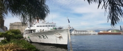 Navio Sirius da Marinha do Brasil atracado no píer onde fica localizado o Museu do Amanhã