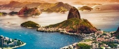 Vista aérea da cidade do Rio de Janeiro. Ao fundo o Pão de Açúcar